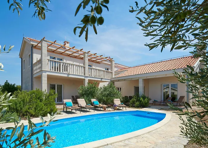 Doris Hvar