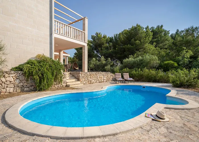 Doris Hvar