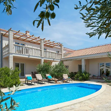 Doris Hvar