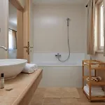 Doris Hvar *